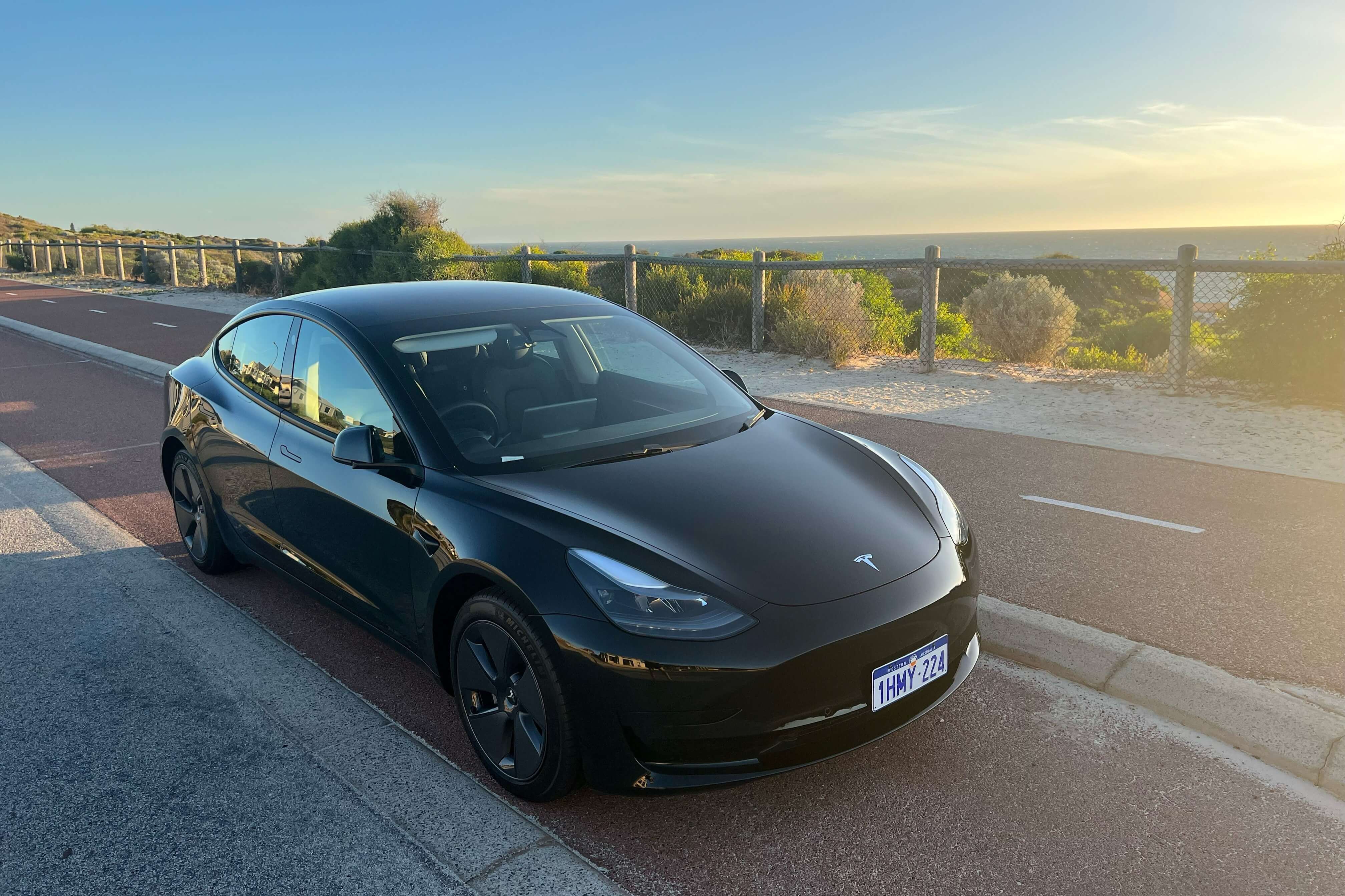 Car Hire in Tapping Tesla Model 3, 2022, 410kms range in Perth evee