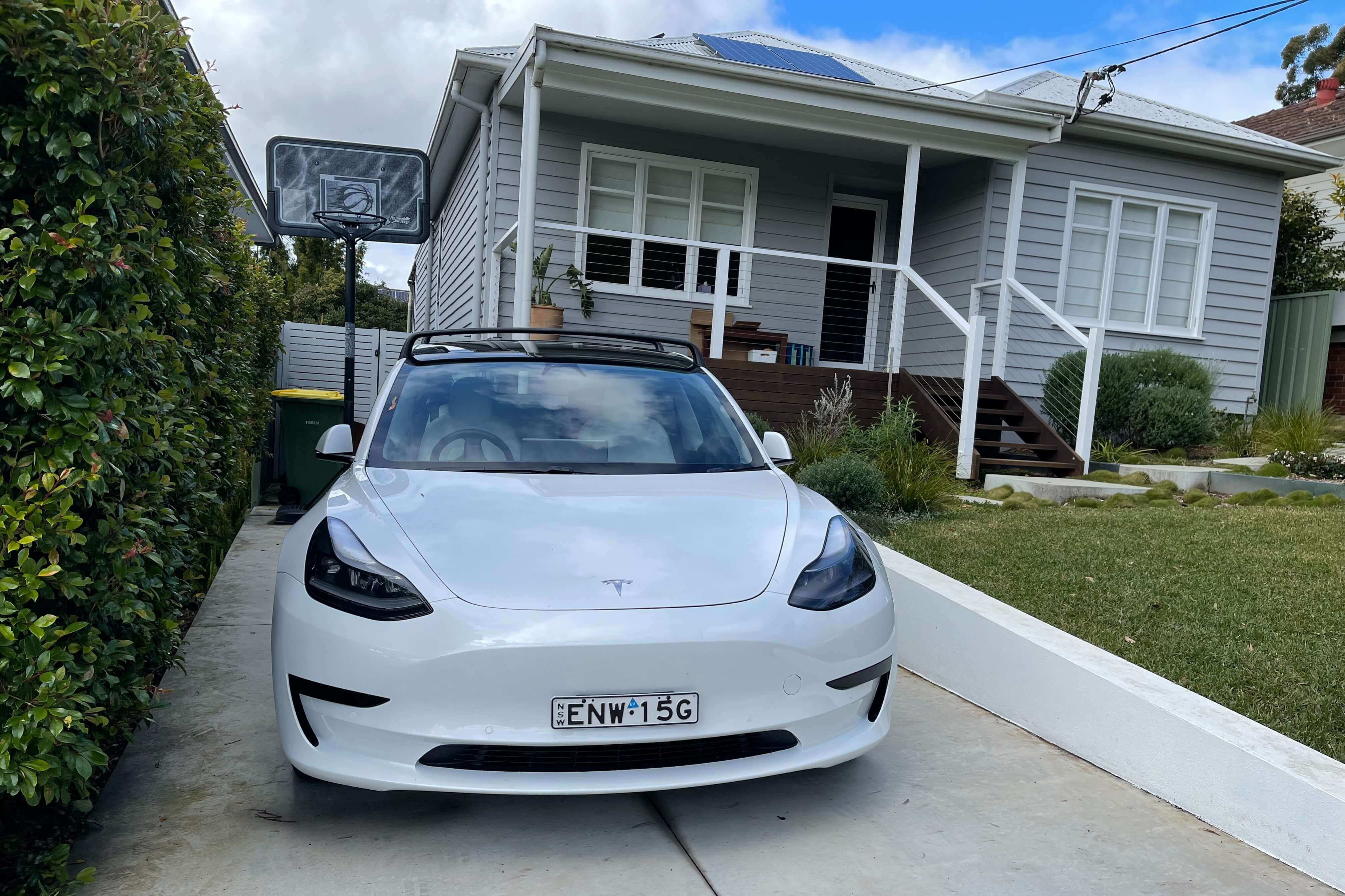 Car Hire in Como Tesla Model 3, 2021, 430kms range in Sydney evee